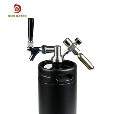 中国 3.8 L Ss304 Portable 128 Oz Keg Growler Dispenser With Fda Certification 販売のため