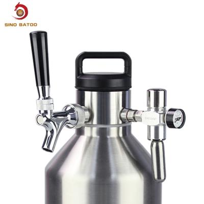 Cina SUS304 ha carbonatato l'erogatore del cilindro della birra 3.8L con il regolatore 30PSI in vendita