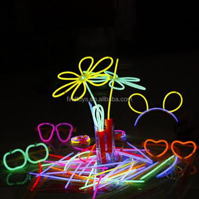 China Promotion Glow Stick Fashion Light Stick Colorful Bracelet Glow Light Stick for sale