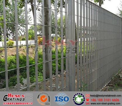 China Galvanised Steel Grating Fence for sale