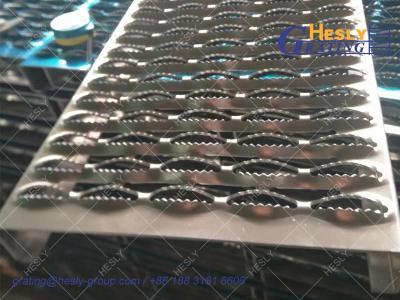 China 12gauge Grip Strut Safety Grating Walkway, Serrated surface that provides maximum slip protection, 3