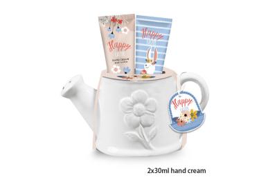 China Embossed Flower Ceramic Pot 2pcs Natural Skin Care Sets Hand Cream en venta