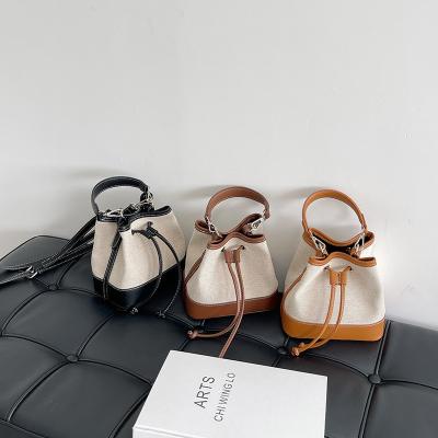 Κίνα Σχεδιαστής γυναικεία μόδα crossbody τσάντα απλή σχοινί τραβήχτης πλεγμένο τσάντα ώμου με κουβά τσάντα προς πώληση