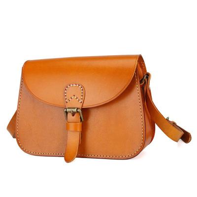 China Bolsa de montura de piel de vaca con color vegetal bronceado para mujeres Diseño original hecho a mano en venta