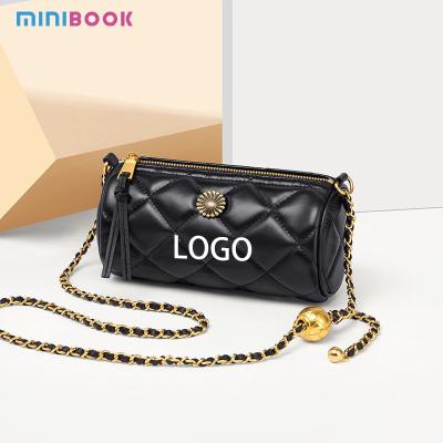 Китай Low MOQ Mix Models 2024 Young Girls Leather Handbags with Fashion Design and Chain Purse продается