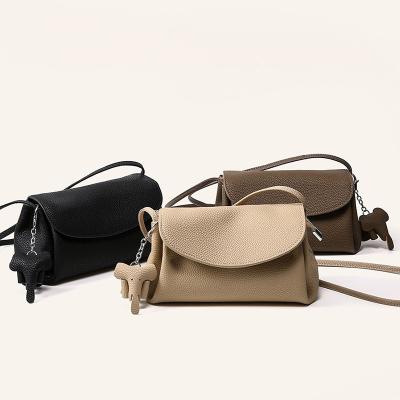 中国 Elevate Your Look with this Head Layer Soft Cowhide One-Shoulder Crossbody Bag 販売のため