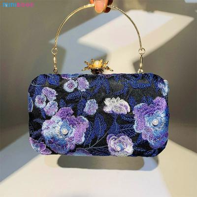 Cina Low MOQ Mix Models Designer Elegant Embroidered Handmade Beaded Dinner Bag for Daily Life in vendita