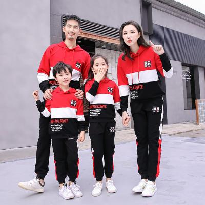 China Mommy and me matching anti-shrink 2021 family clothing fashions autumn new cotton clothes set family matching outfits for sale