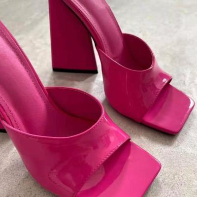 China Fashion Trend Drop Shipping Custom LOGO Open-Toe Square Toe Jelly Lacquer Ladies Chunky High Heel Sandals for sale