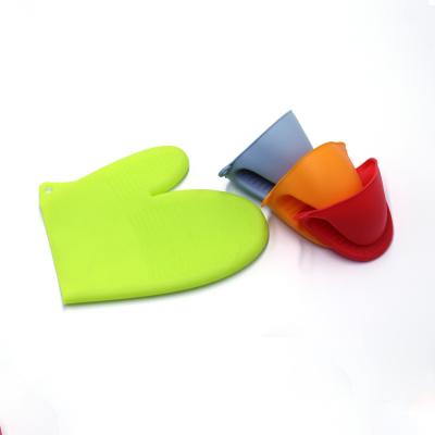 China Hot Sale Anti-smash Mini Kitchen Accessories Silicone Gloves Heat Resistant Silicone Mitts Oven Gloves for sale