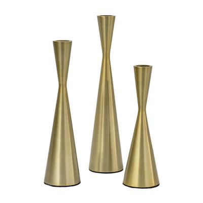 China Luxury high quality nordic modern gold style metal standing candle holders table decorative stick candle holders for sale