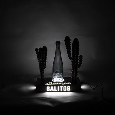 Cina Unique-design Metal LED Bottle Display Presenter Tequila Bottle Glorifier in vendita