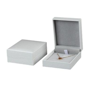 China Jewelry newcomers are stylish and fashionable travel necklace box jewelry for sale