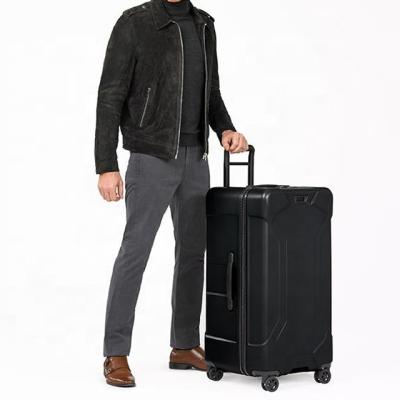 China Modern 82.5cm Extra Large Trunk Spinner High Strength PC Suitcase With Scratch-Resistant Textured Case for sale