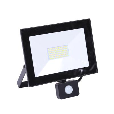 China Sports Stadiums IP65 SMD LED Flood Lamp Ultra Thin Outdoor Rechargeable Led Flood Light 10w 20w 30w 50w for sale