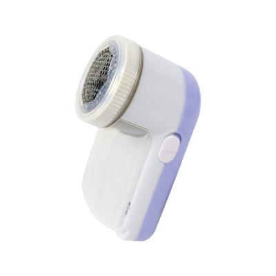 China Hot Sale Fully Automatic Cordless Portable Fabric Shaver Electric Rechargeable Fiber Remover With Dry Battery for sale