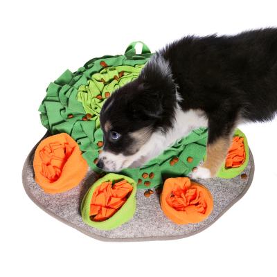 China OEM Manufacturer Squeaky Antislip Foldable Feeding Viable Game Paw Shape Sniffling Mat Dog for sale