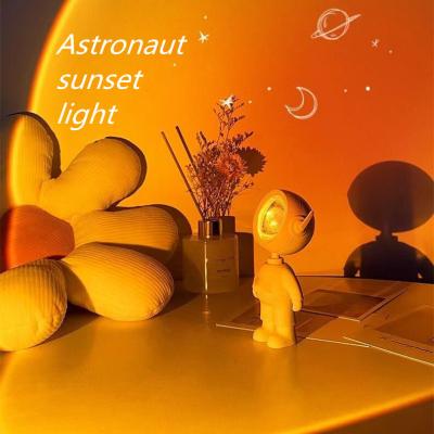 China Modern Atmosphere Astronaut Sunset Projection LED Light Lamp with Rechargeable Ambient Light for Taking Photos Light for sale