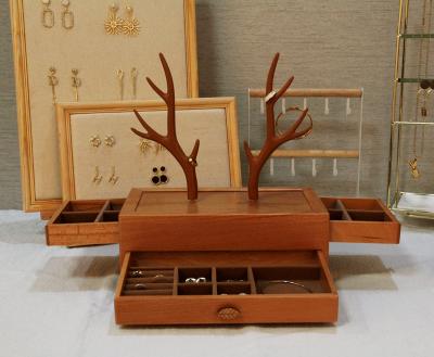 China Custom Logo Antlers Wood Jewelry Box Jewelry Disply Organizer Women Jewelry Box Handmade Jewelry Box for sale