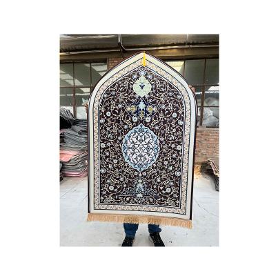 China Washable 2021 New Design Classical Anti Slip Prayer Rug Prayer Mat Muslim Folding Portable Prayer Mat for sale