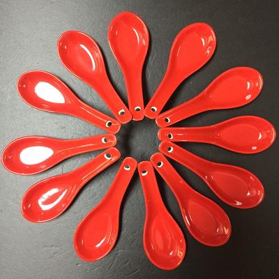 China Color Viable Party Chandelier Wedding Chinese Red Ceramic Soup Rice Noodle Spoon Gift Set for sale