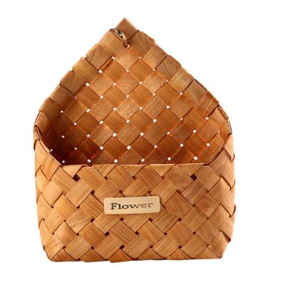 China Sustainable Woven Wall Hanging Flower Basket Wicker Flower Basket Wall Decoration Wood Woven Wall Hanging Flower Basket Rattan for sale