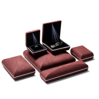 China Jewelry Packaging Wholesale Hot Selling and Luxury Unique Microfiber Customized Necklaces Ring Jewelry Packaging Box for sale