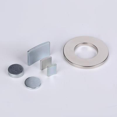 China Industrial Magnet Factory Custom Ferrite Die Permanent Type Y35 Ferrite Magnet Ring D35*10-23.5mm Industrial Magnet Intermediate Hole for sale