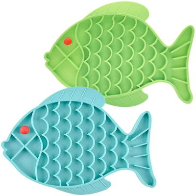 China Newest Automatic Dog Cat IQ Treat Mat Fish-Shaped Silicone Pet Slow Feeder for sale