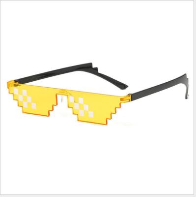 China Decorative glasses new size sunglasses fashion glass mosaic funny two-dimensional bungee sunglasses for sale