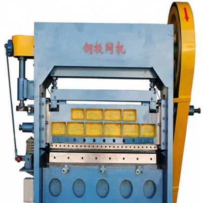 China Complete Types Steel Expanded Metal Mesh Machine 20*10mm- 150*75mm for sale