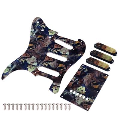 China Patrón de campo de batalla 3-Ply estándar SSS guitarra eléctrica Pickguard Set tornillo atrás placa de rascado placa ST guitarras eléctricas en venta