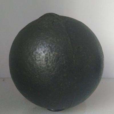 China Cast Iron Mining 62 HRC High Chrome Grinding Media Balls for sale