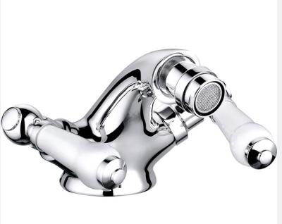 China Material de latón Control de acabado cromado doble mango Bidet Mixer Tap T8353 en venta