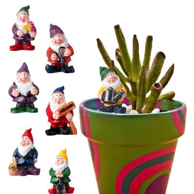 China Minimalist Garden Statue Gnome Dwarf Statue for sale