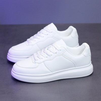 China Fashion Trend 2023 popular couple shoes breathable lightweight comfortable classic small white shoes female spring men and women sports shoes for sale