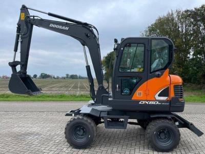 China Rueda de caucho Usada Máquina de excavadora Doosan DX60W 5550KG en venta