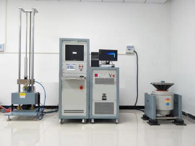 China De Batterijtrilling van de sinus Willekeurige Trilling Elektromagnetische het Testen Machine UN38.3 IEC62133 Te koop