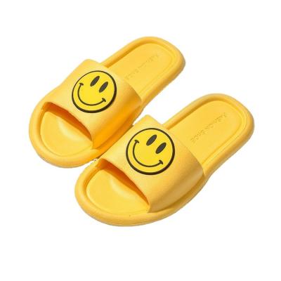 China New fashion trend OEM service smiley face non-slip home slippers designed smiley slippers with chains for sale