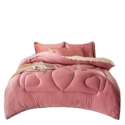 China Customized Logo Quilted Quilt Factory Price Home Design 100% Lamb Wool Quilt Duvet Comforter for sale