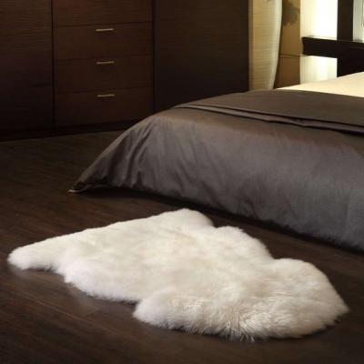 China PLAY GOLF Small Shape Original White Sheepskin Shag Shaggy Rug Faux Fur Sheepskin Area Rug for sale