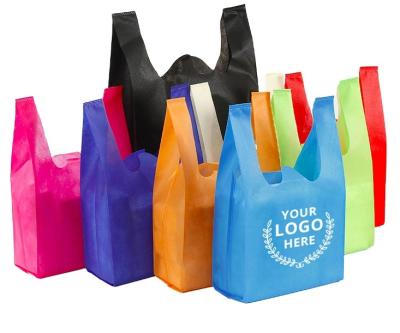 China The recyclable T-shirt bag is made of non-woven fabric, which is collapsible and can be reused and folded for sale