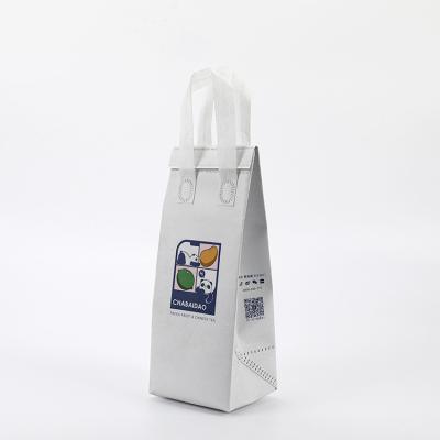 China Recyclable shipping refrigerated bags with aluminum foil inside prevents food from reducing heat and insulates it from temperature. for sale