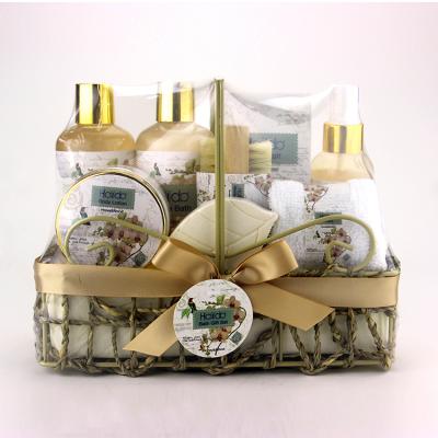 China Luxury Body Lotion Wholesale Skin Care Spa Bath Gift Basket Set With Robe for sale