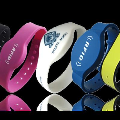 China Best Quality Waterproof / Waterproof Custom Printing RFID NFC Chip Silicone Wristband for sale