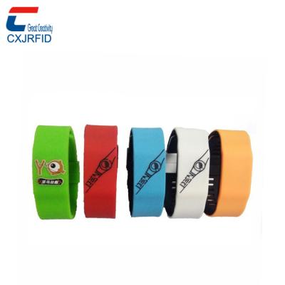 China ISO 14443a NTAG 213 flexible HF HF 13.56 mhz wristband nfc silicone wristband rfid for sale