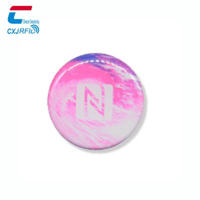 China Personalisabke Social Media 215 Chip Epoxy Cheap Price Tags Nfc Round Waterproof/Waterproof Custom 30Mm Square for sale