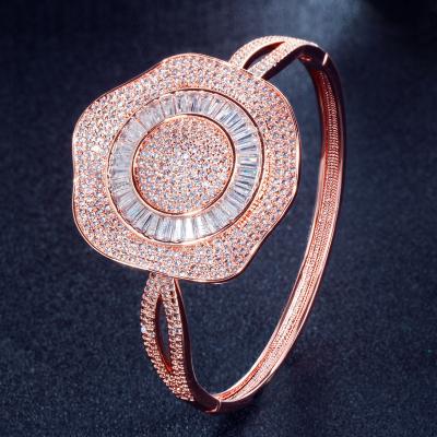 China CLASSIC Wholesale High End Flower Glitter Bangle Banquet Jewelry Bracelets Gifts for sale