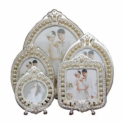 China Home Decoration 4x6 Silver Metal Picture Photo Frame With Pearl Decor For Table Top Display for sale