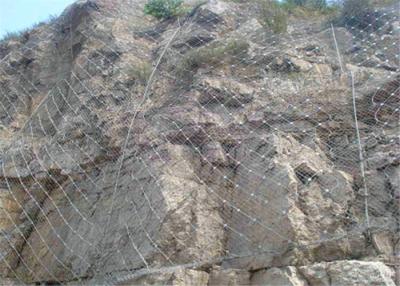 China Protección flexible galvanizada de Rockfall de la inmersión caliente que pesca forma revestida del agujero del diamante del PVC en venta